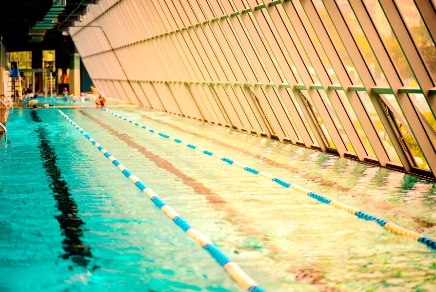 北辰成人混凝土钢结构游泳池项目